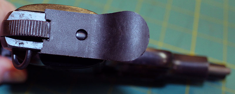 Close-up on Beretta M1935 magazine catch